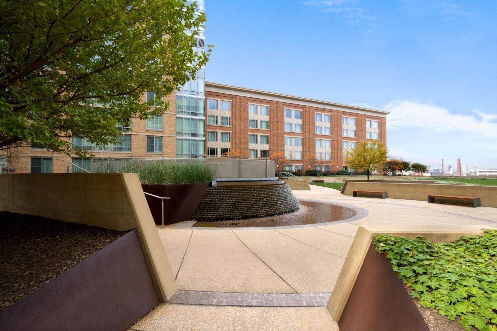 Hilton Garden Inn Baltimore Inner Harbor Exterior photo